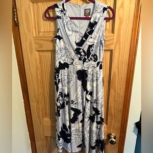 Vince Camuto blue white and black midi floral dress size 6